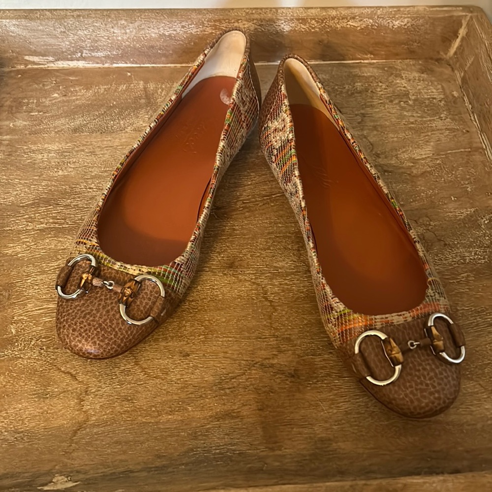 Gucci flats with bit motif